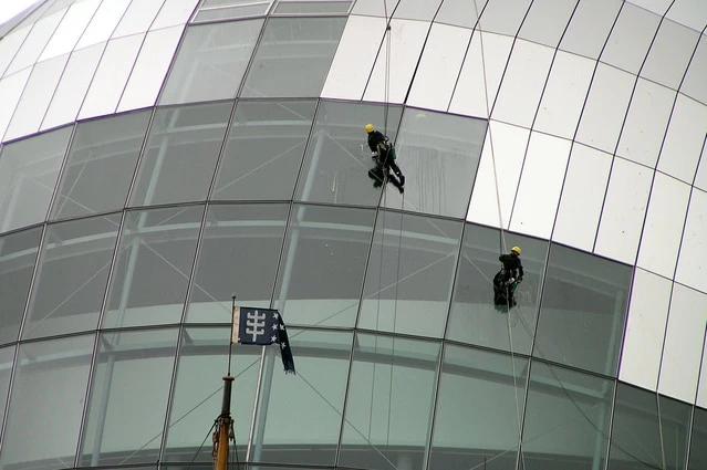 Professional window cleaning process for resident and commercial places by washers