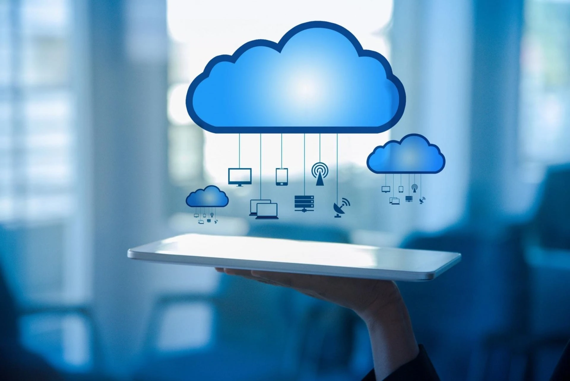 Exploring the Hybrid Cloud Server: Uniting Versatility and Efficiency