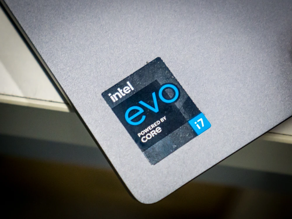 Enhancing Digital Literacy with Intel Evo: Tools for Educational Success