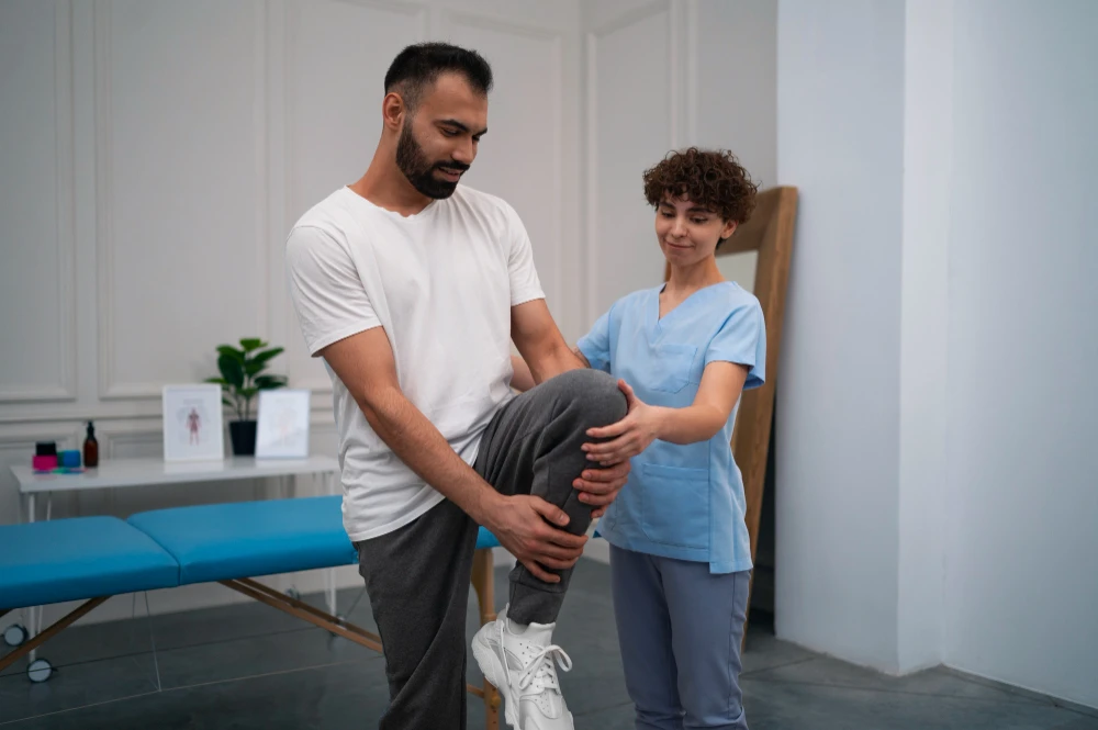 Collaborative Care: The Communication Bridge Between Chiropractors and Physical Therapists