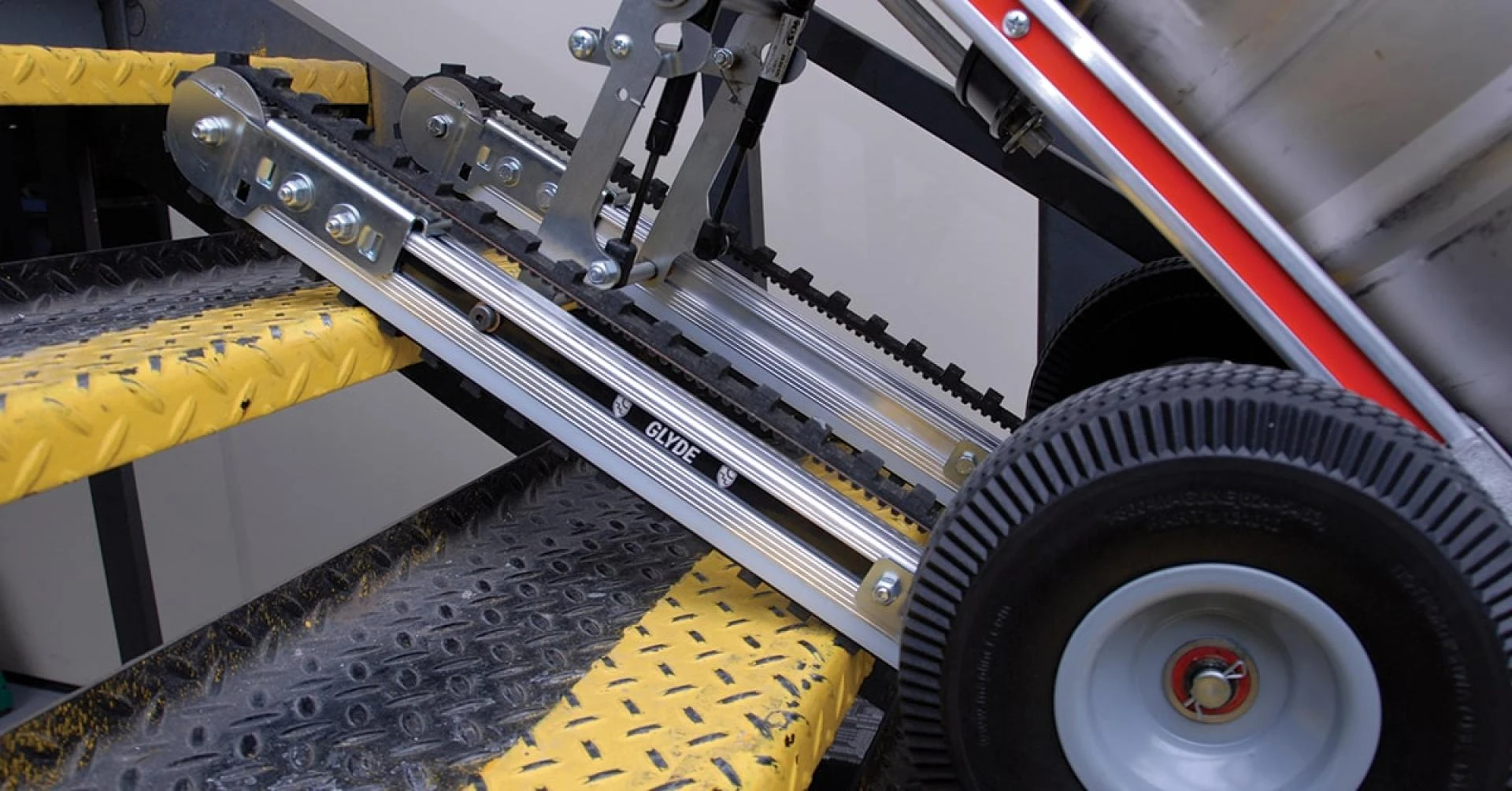 3 Ways the Right Equipment Can Keep Your Fulfillment Center on Schedule