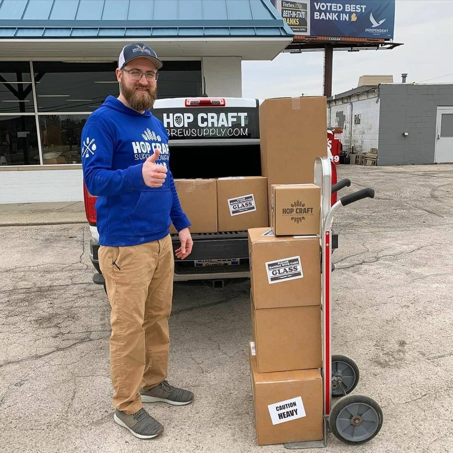 Material Handling Equipment to Optimize Your Retail Home Delivery