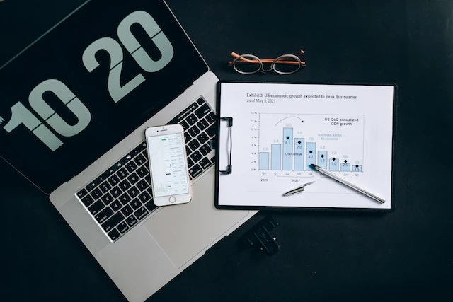 What can you do with a certificate in data analytics?