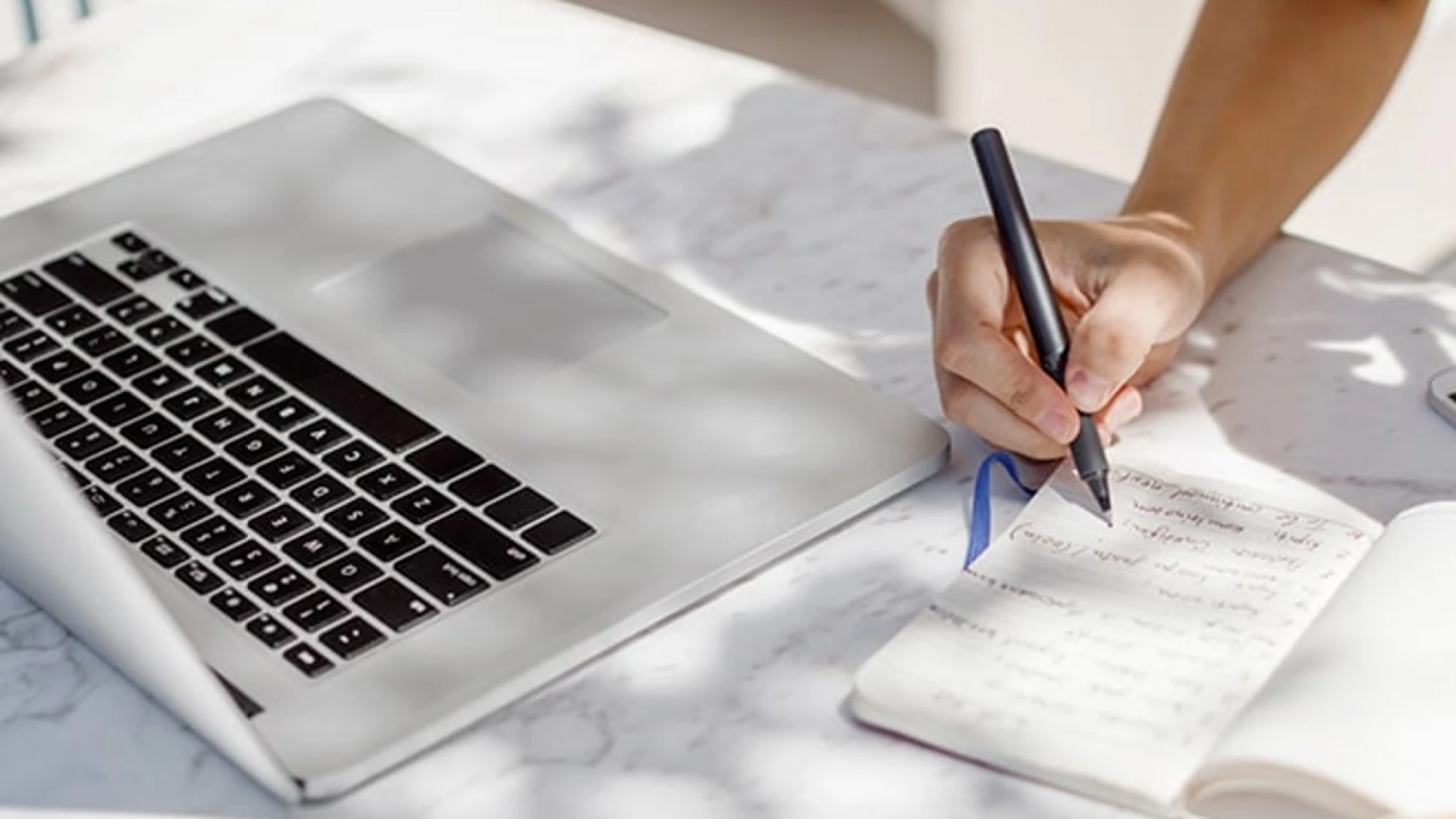 How To Write An Effective Thesis With Thesis Assignment Help Experts?