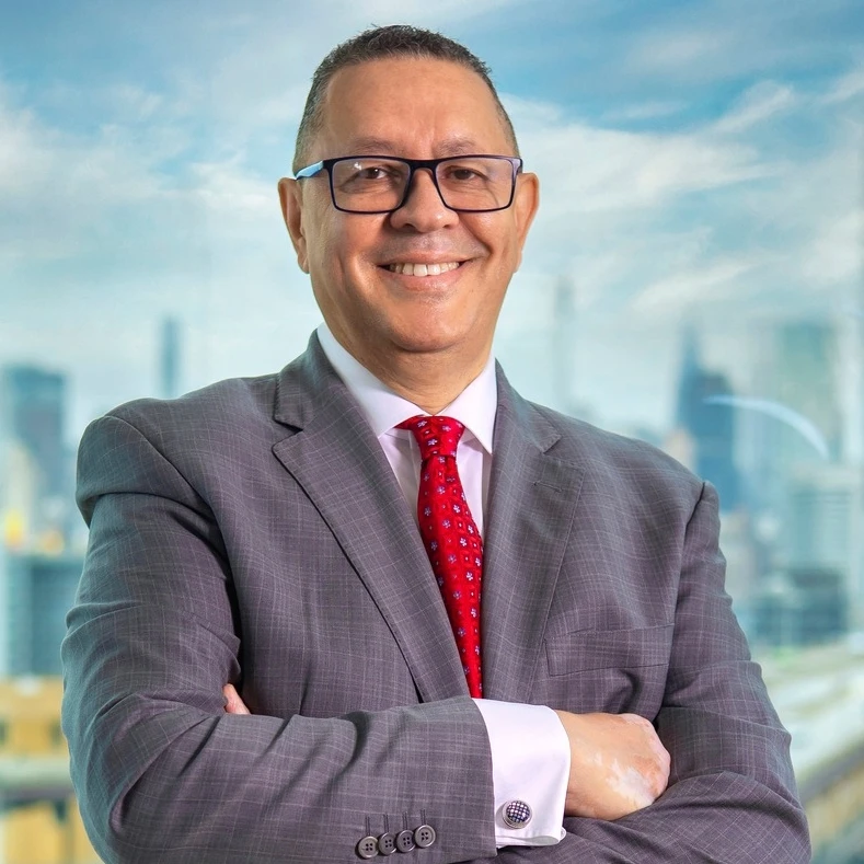 ¿Necesita asesoramiento empresarial? Frank Liz, el autor económico, es la persona adecuada para acudir