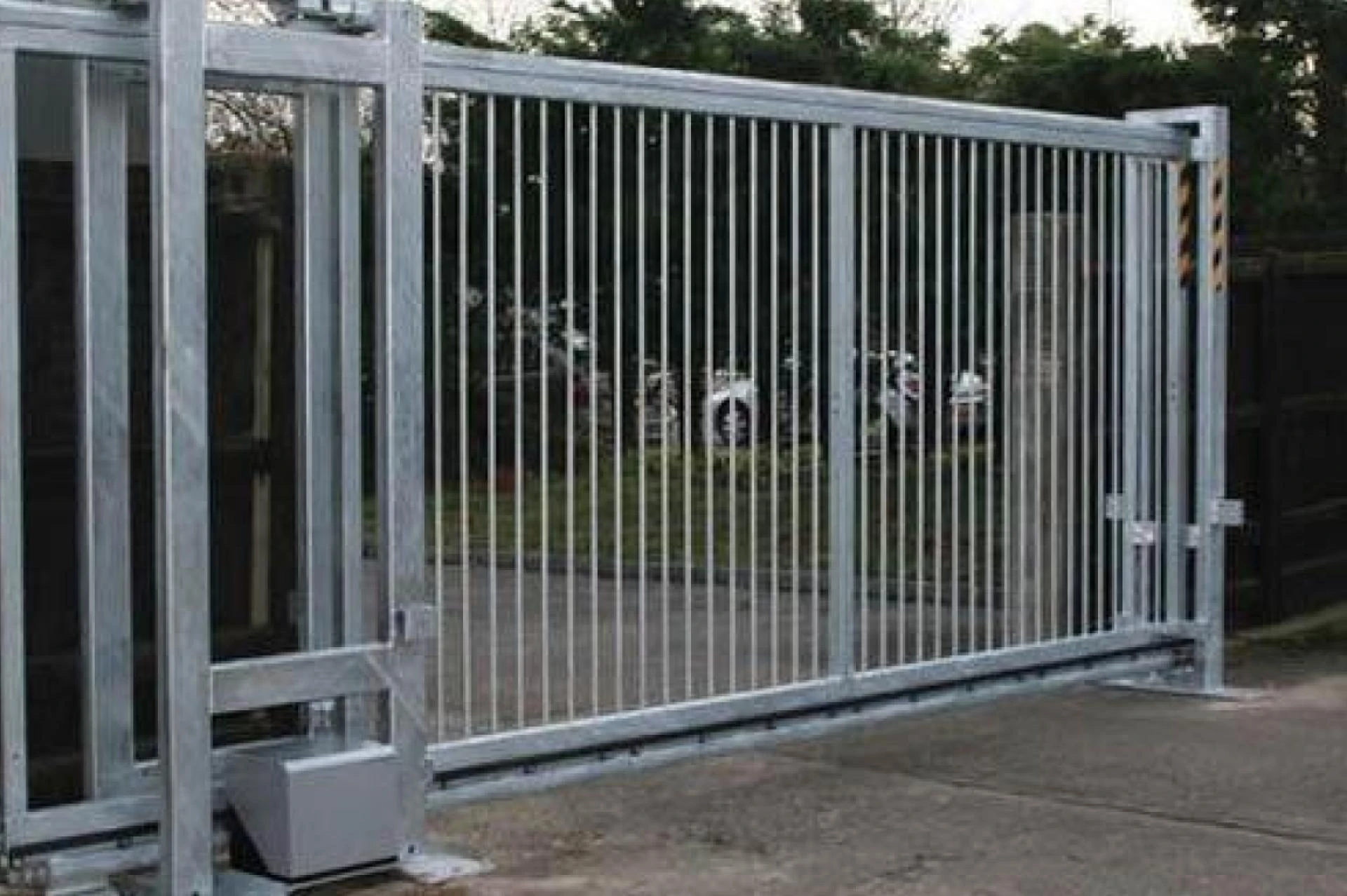 How Commercial Gate Operators Enhance Security for Businesses