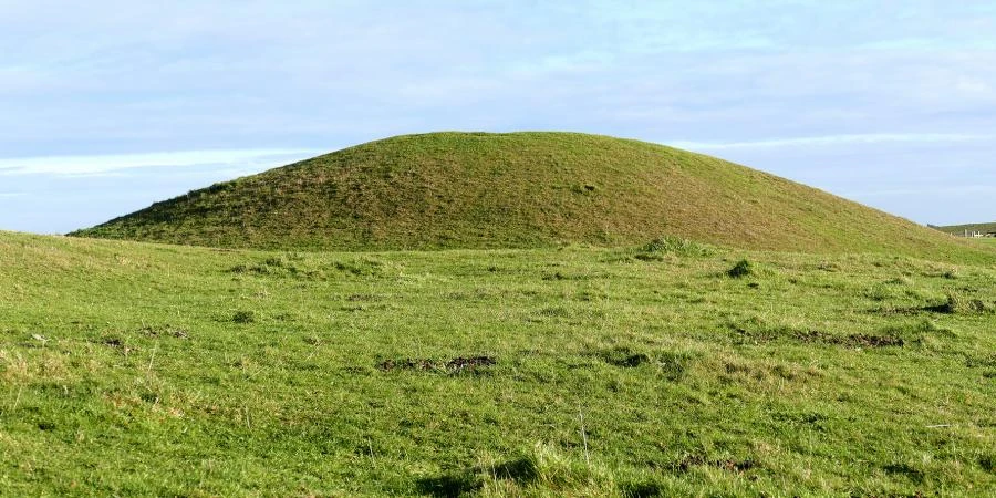Unveiling Mystery: Exploring the Secrets Hidden Within Round Barrows - Archaeology Adventures