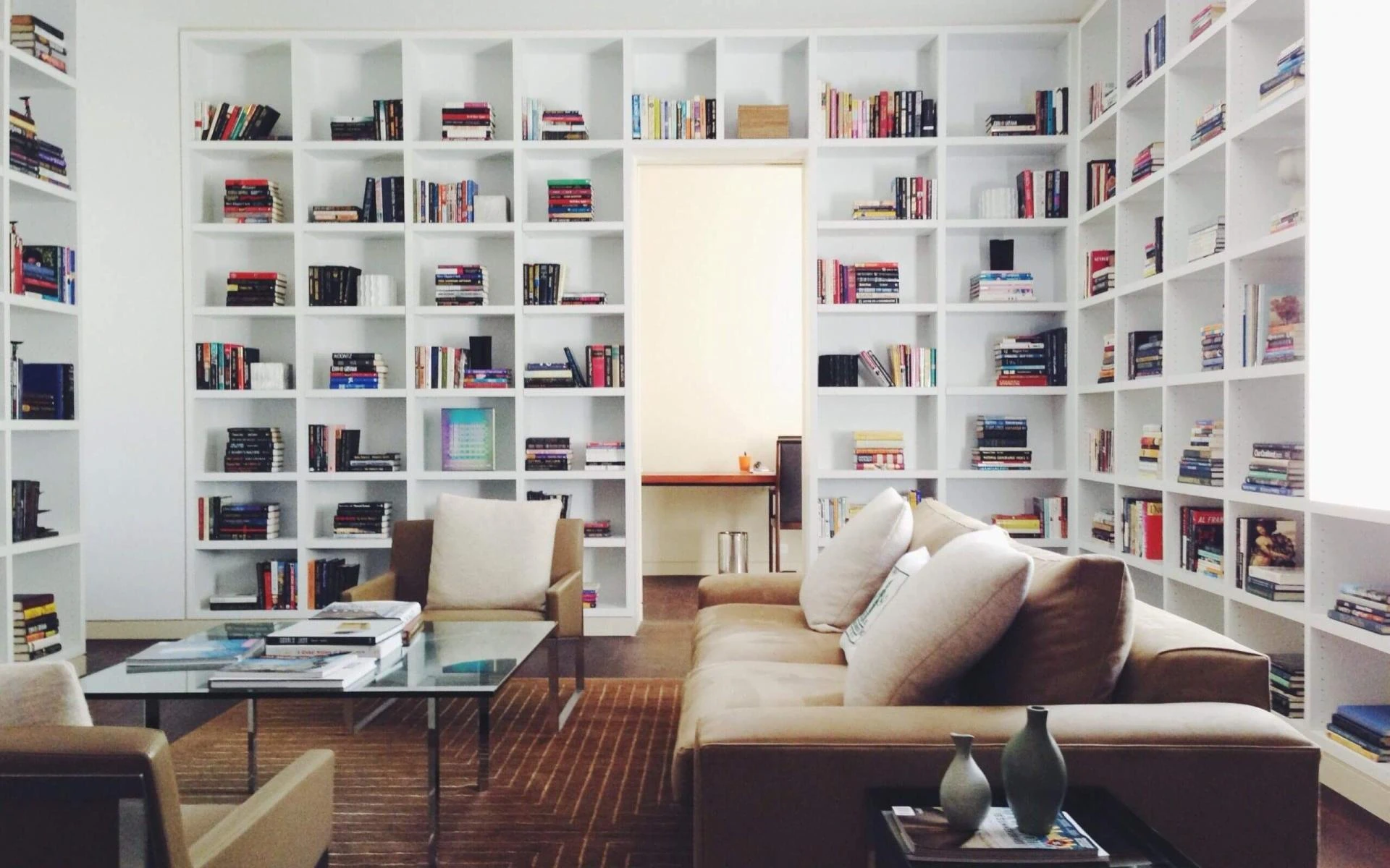 How to Arrange Your Reading Room Furniture for Maximum Comfort
