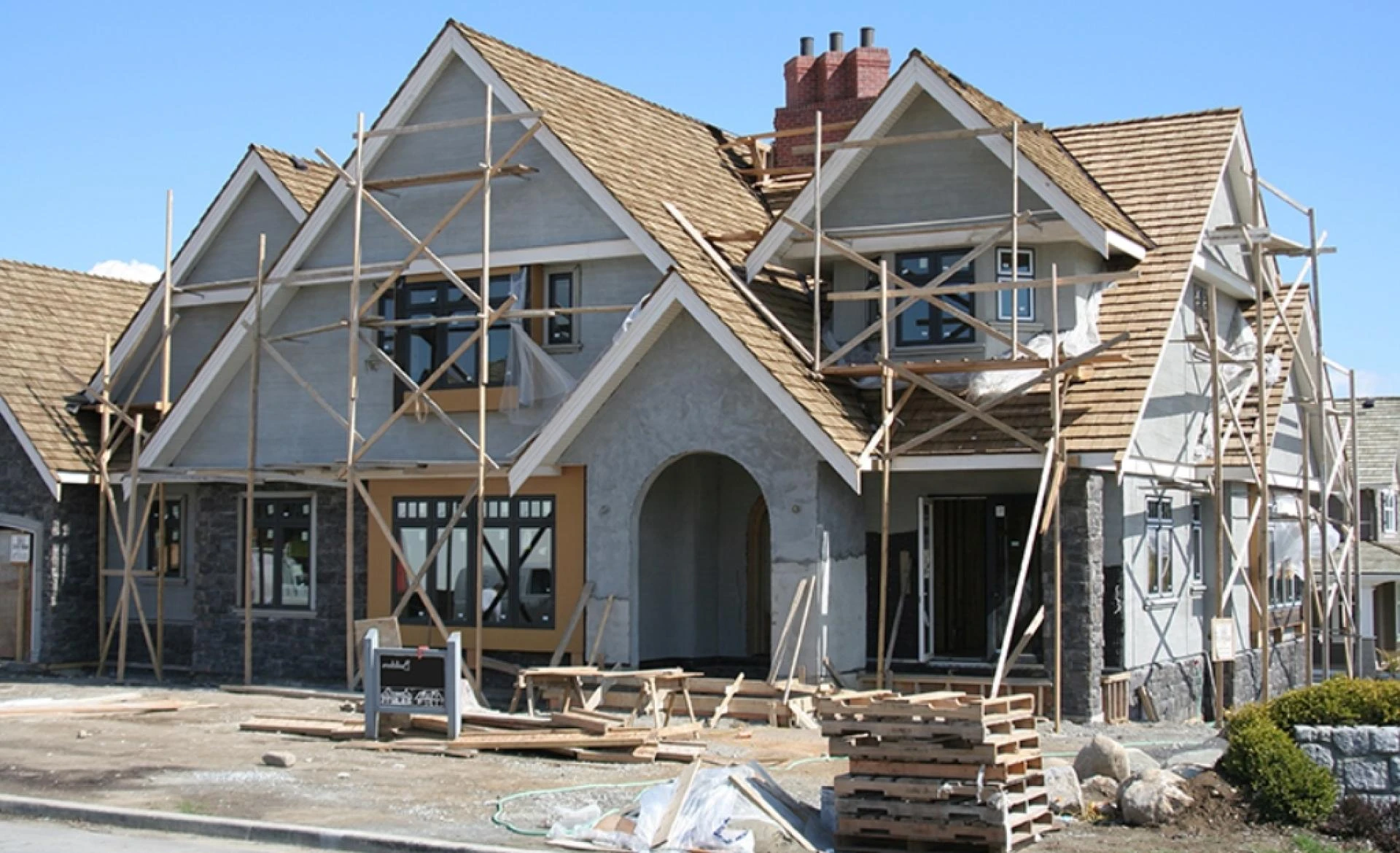 How to Choose the Best House Siding Contractor