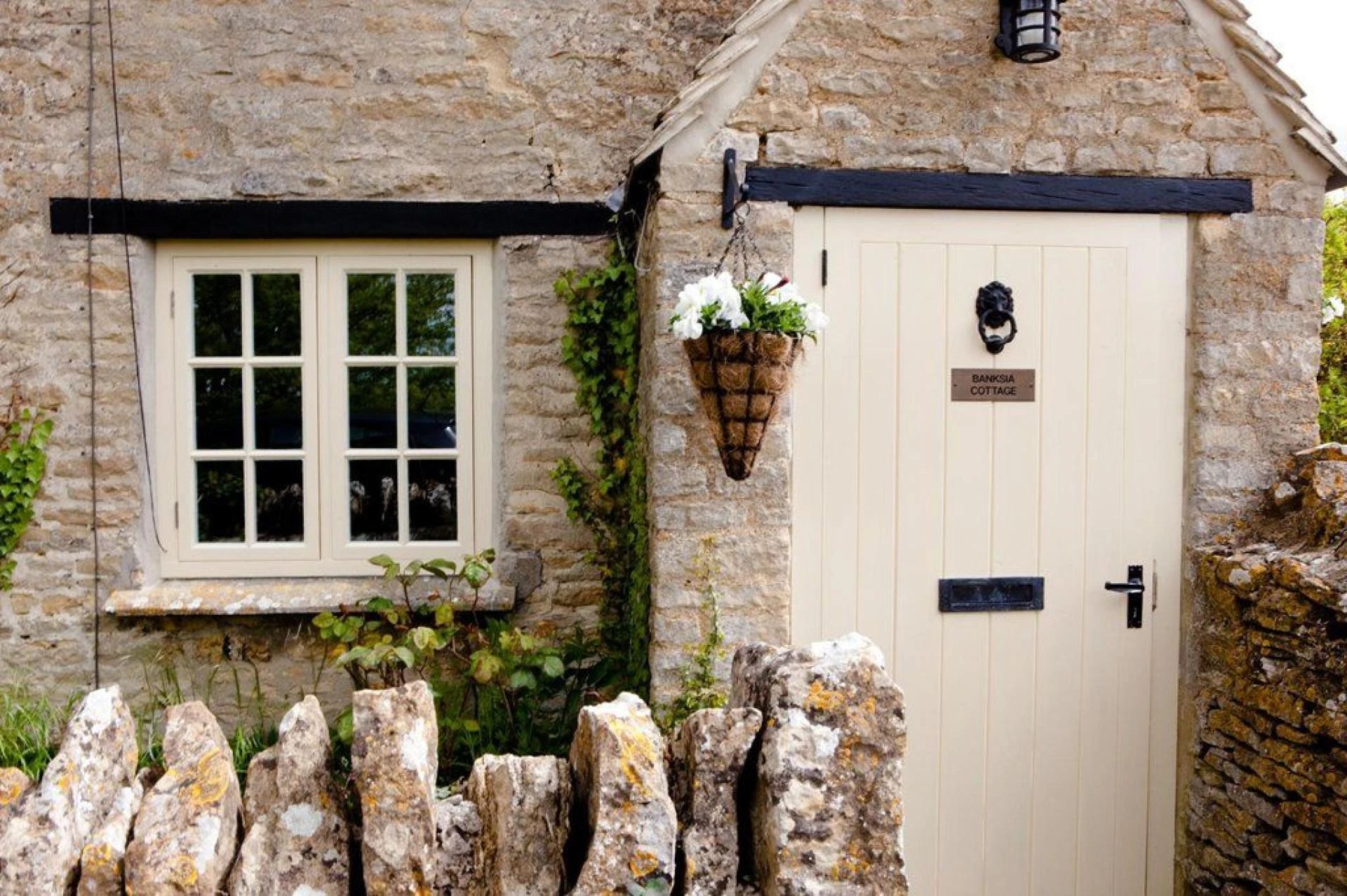 How can I find reputable window installers for my cottage?