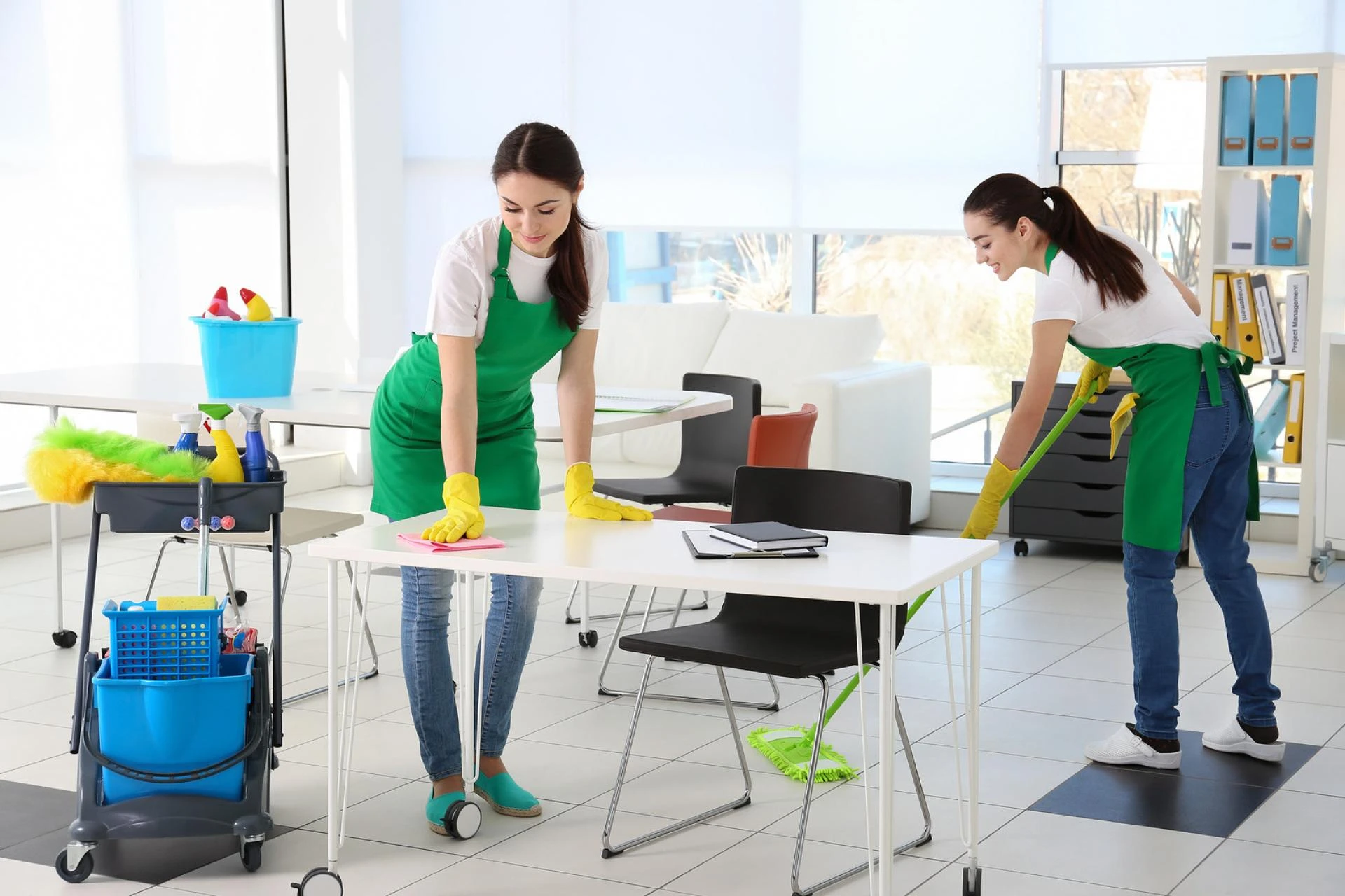 10 advantages of hiring a cleaning company