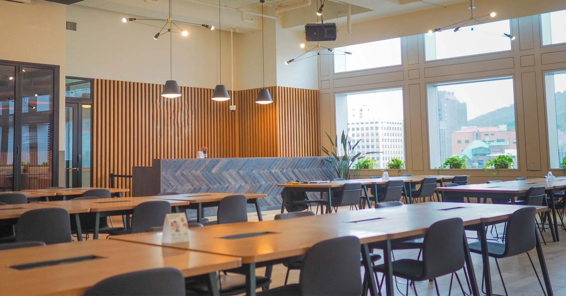 Fostering Collaboration and Innovation: Company Coworking Spaces in Noida