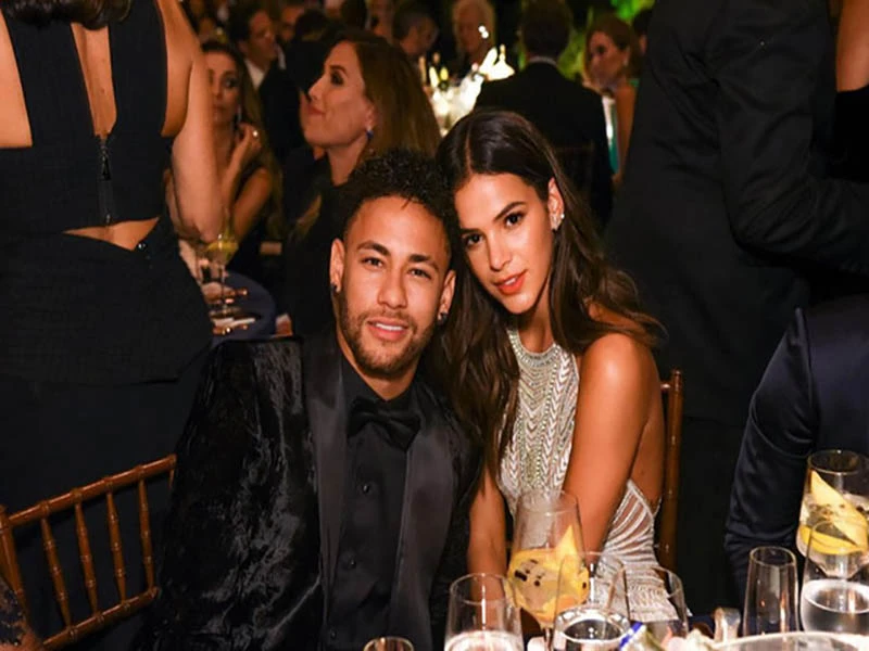 review thông tin Neymar và vợ tương lai Bruna Marquezine