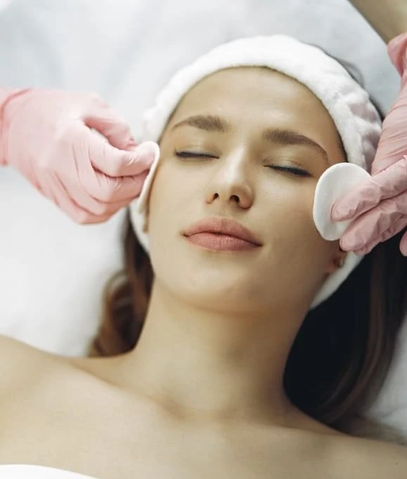 Expert tips to do facial at home