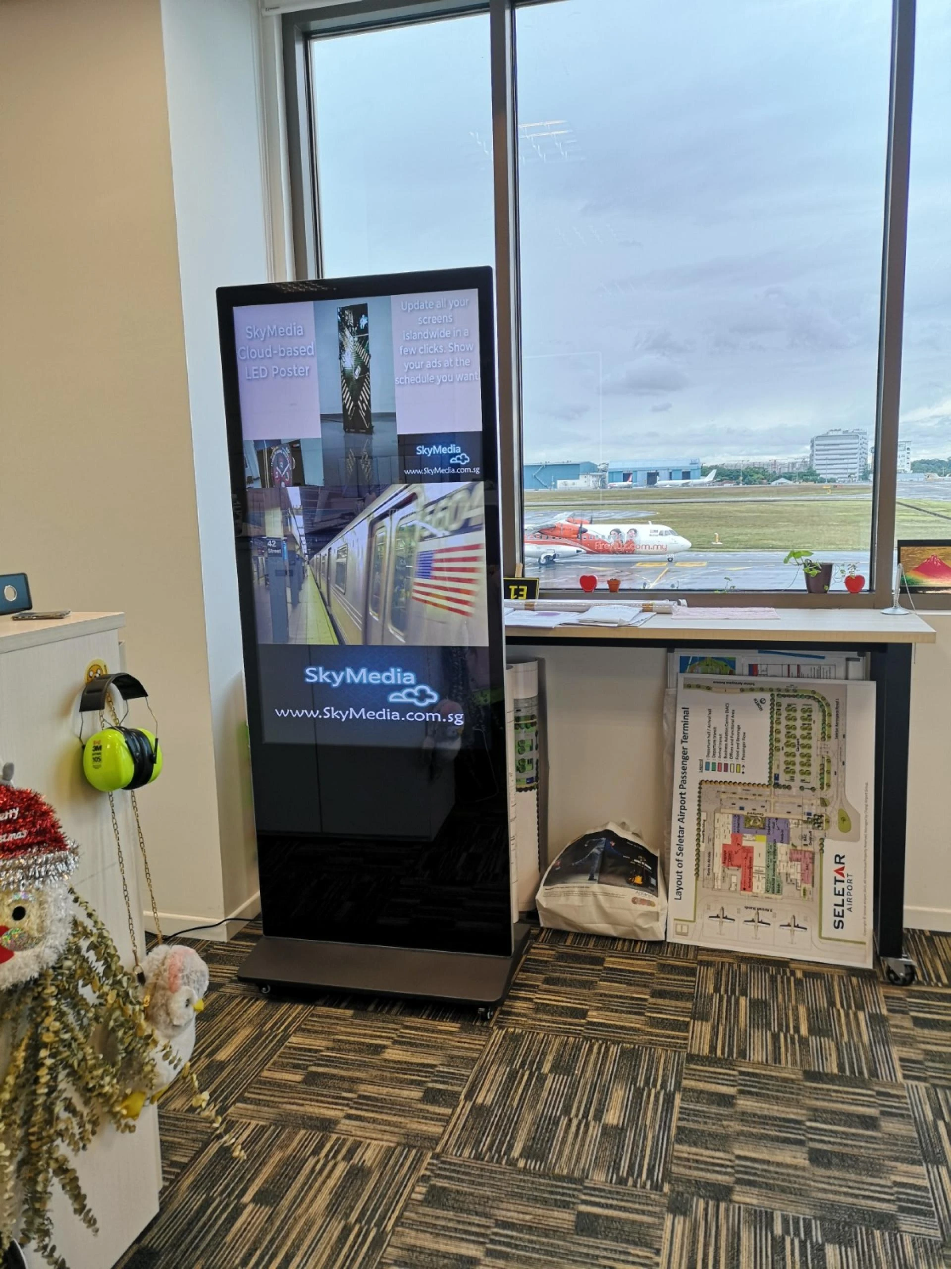 How are digital signage companies trustworthy for digital platforms?