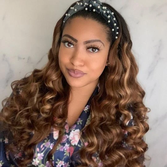 Comparison of human hair wigs and synthetic hair wigs 