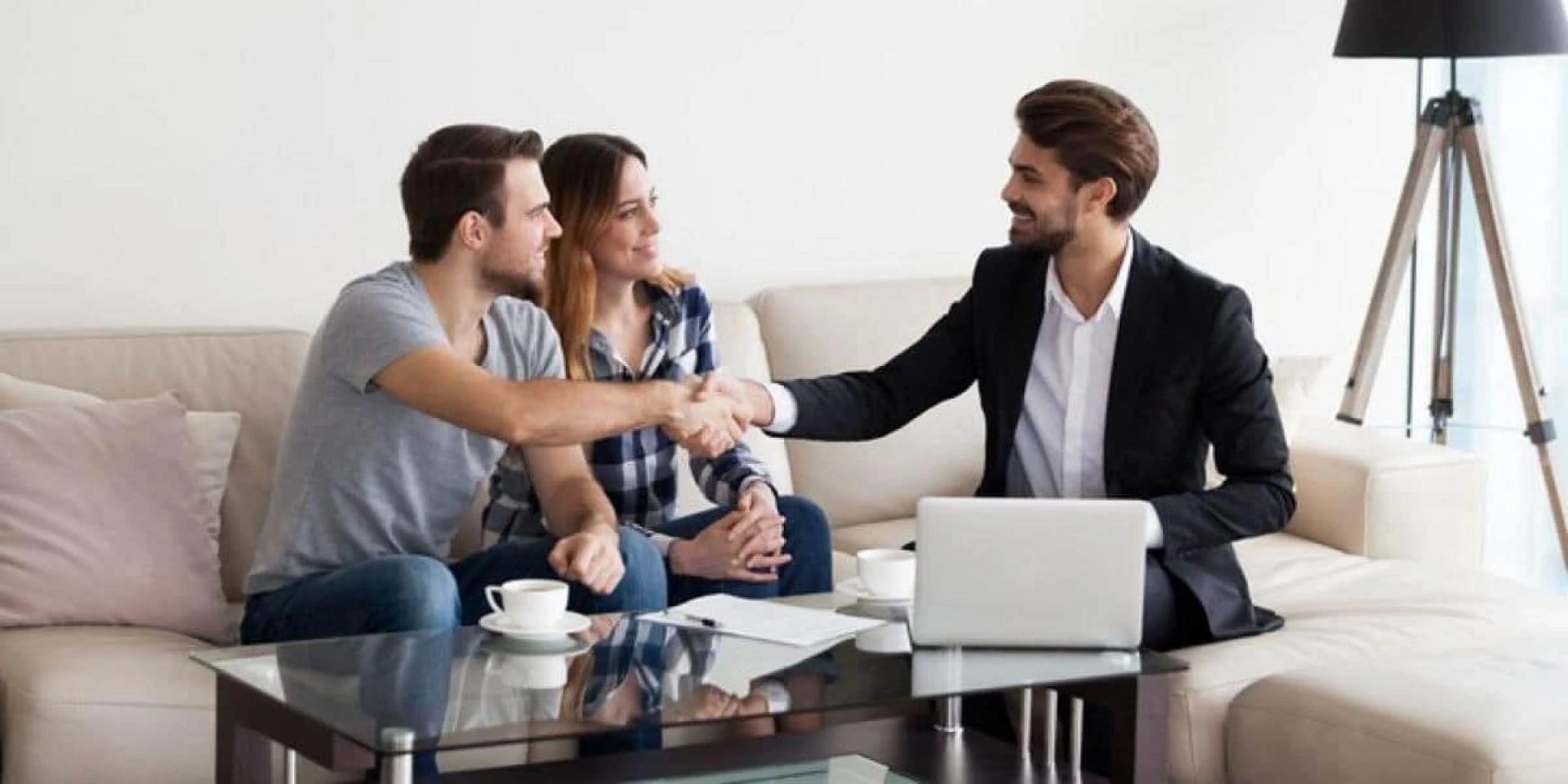 3 Ways Real Estate Brokers Can Help In Saving Money