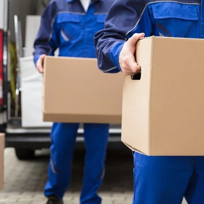 What are the benefits of hiring professional packers and movers?