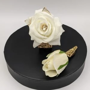 Corsage and Boutonniere Etiquette for Weddings