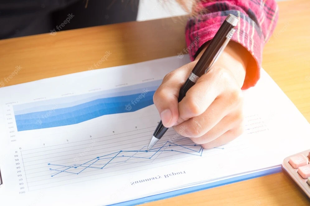 How can I benefit from Document Expert if I suspect a falsified signature?