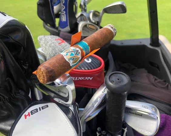 How to Select and Cut a Cigar for Best
