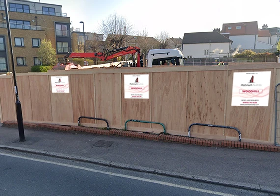 How Do Hoarding Panels Contribute to Construction Site Branding?