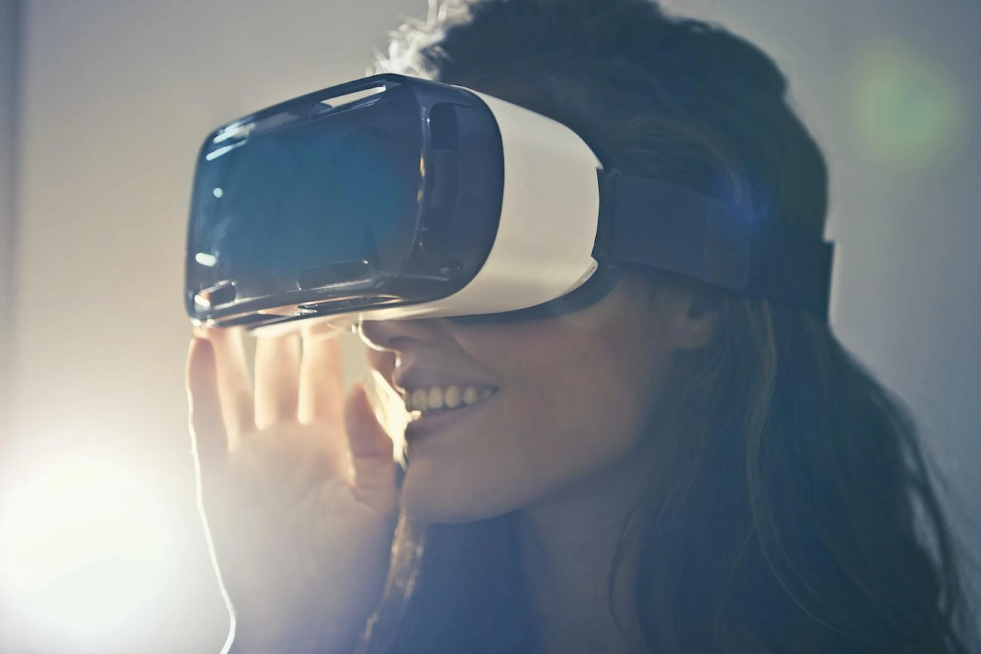 Designing for the Metaverse: Exploring the Future of App Development in Virtual Reality (VR) and Augmented Reality (AR)