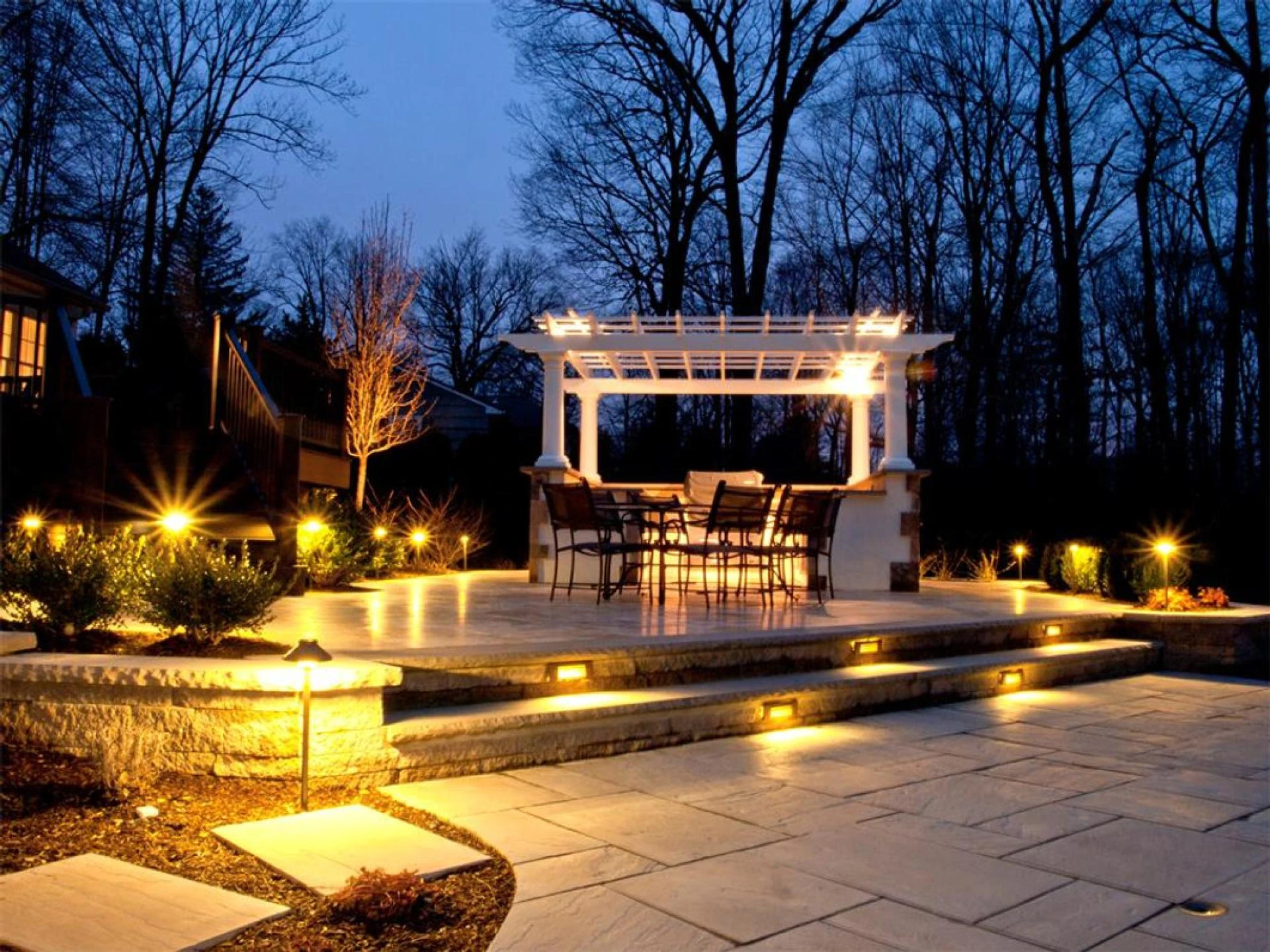 Landscape Lighting Trends in Northville: What's in and What's Out?