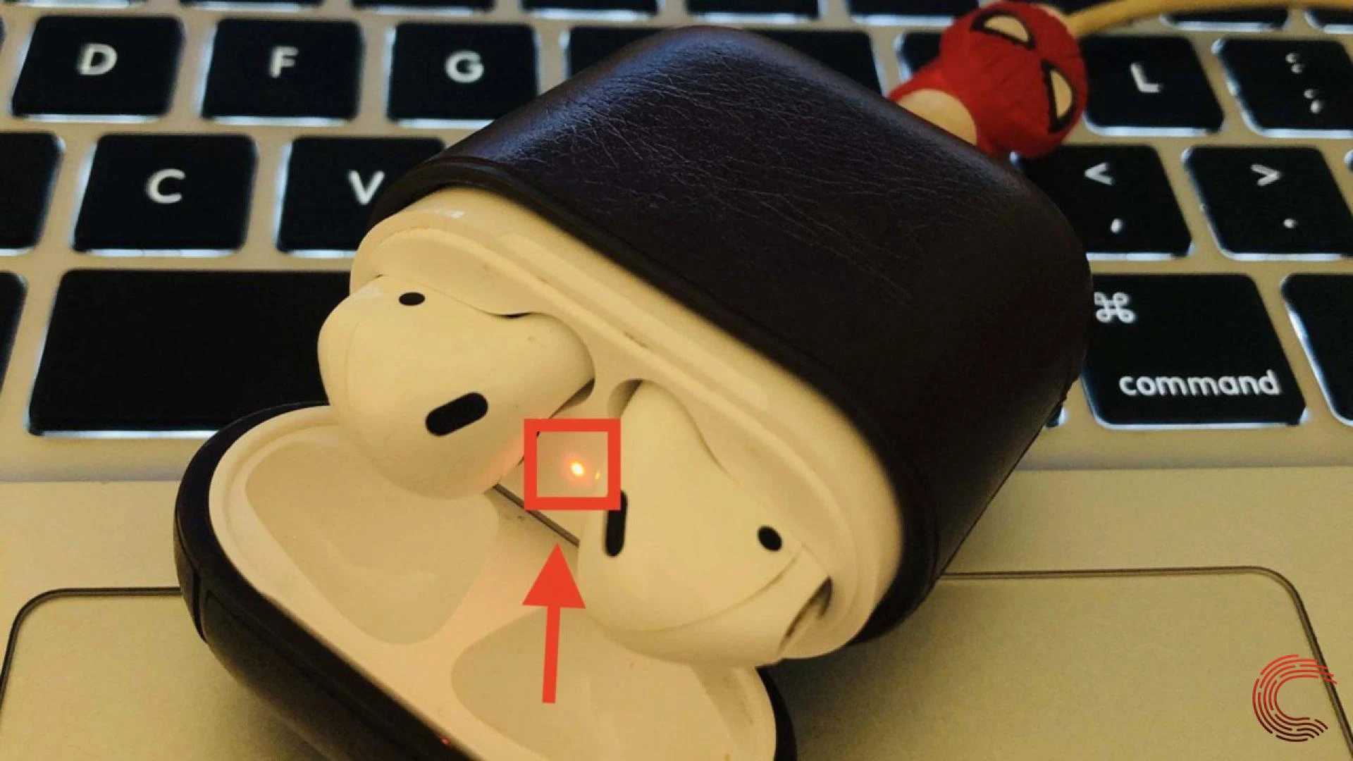 Quick and Easy Ways to Fix the Orange Flashlight in Your Apple Airpods