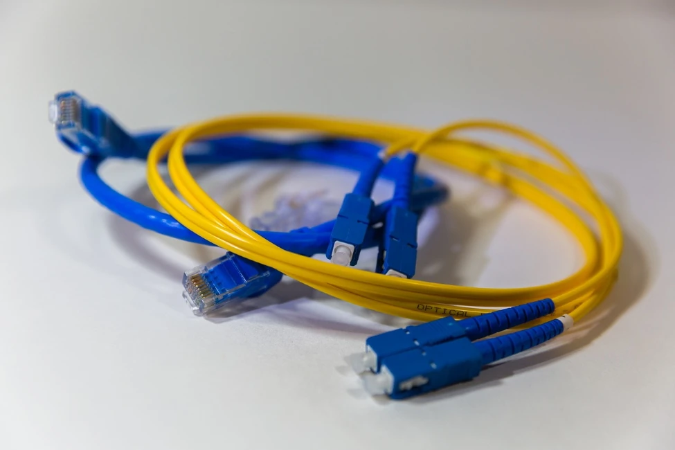 Reasons Why Businesses Choose Fiber Optic Internet over Copper Cables
