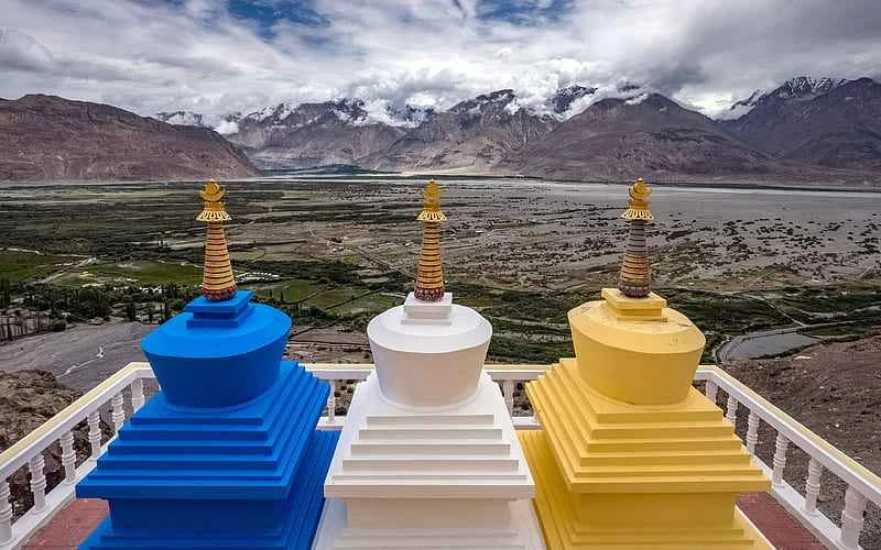 CHEAPEST LADAKH TOUR PACKAGE FROM DELHI