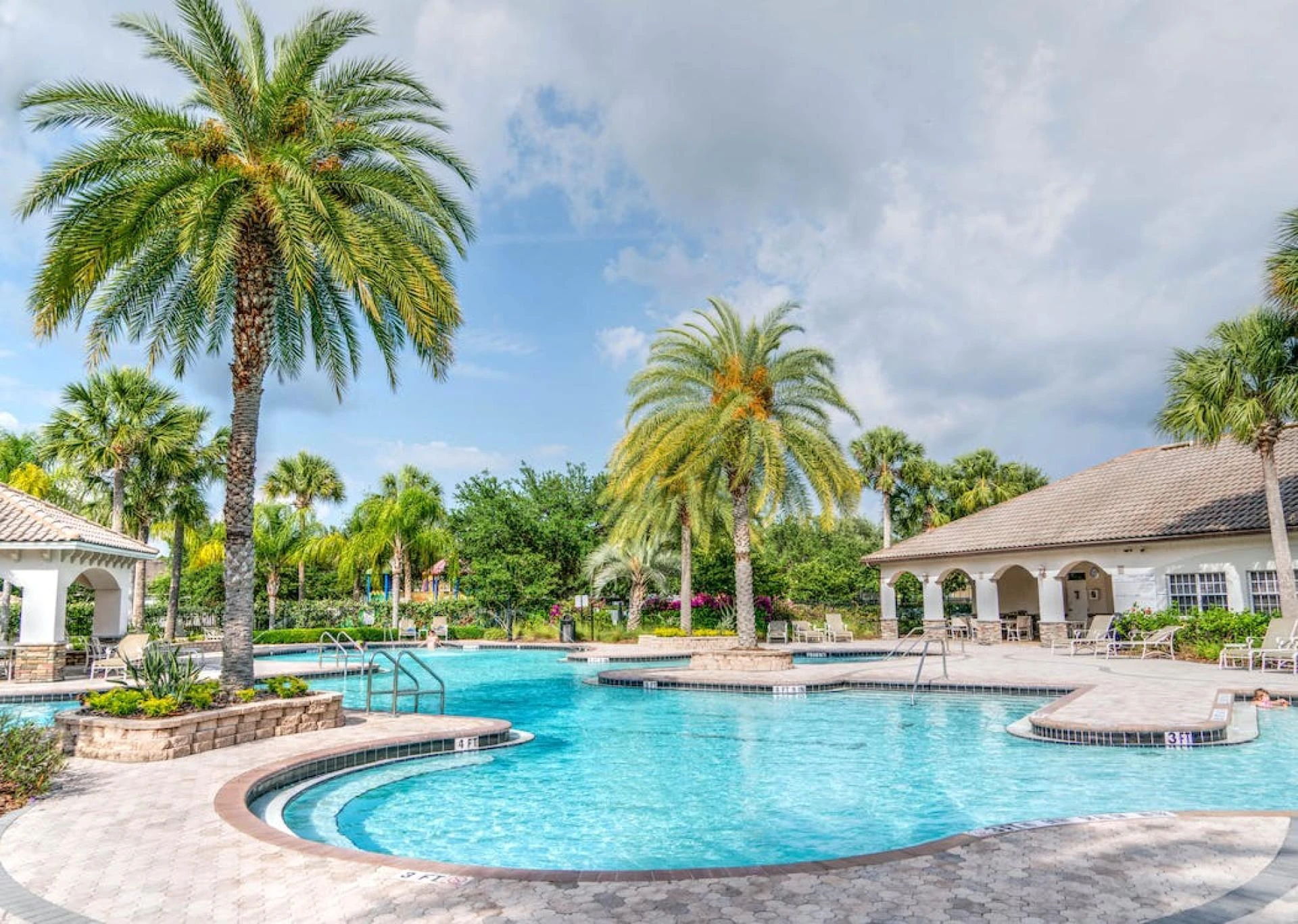 Swimming Pool Contractor: Transforming Backyards in Florida