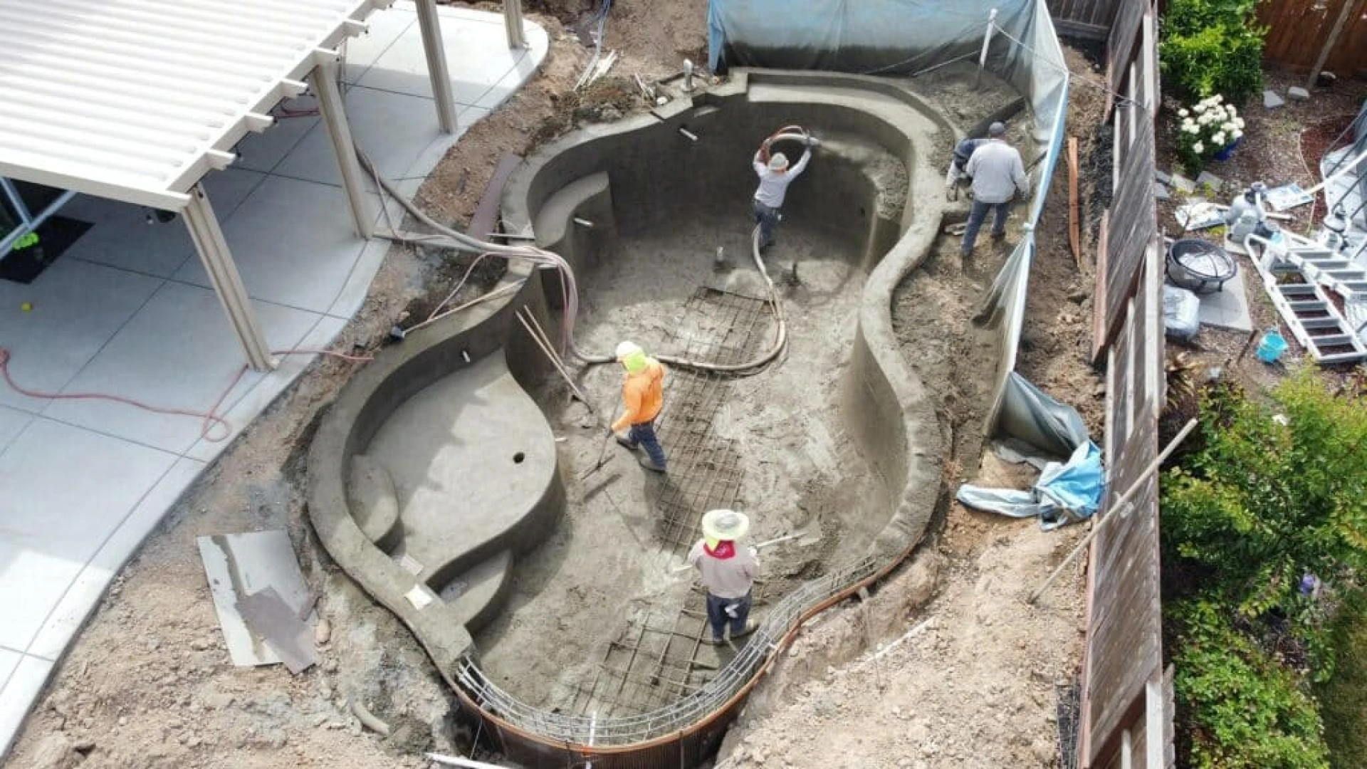 Finding the Right Swimming Pool Contractor for Your Dream Pool Construction