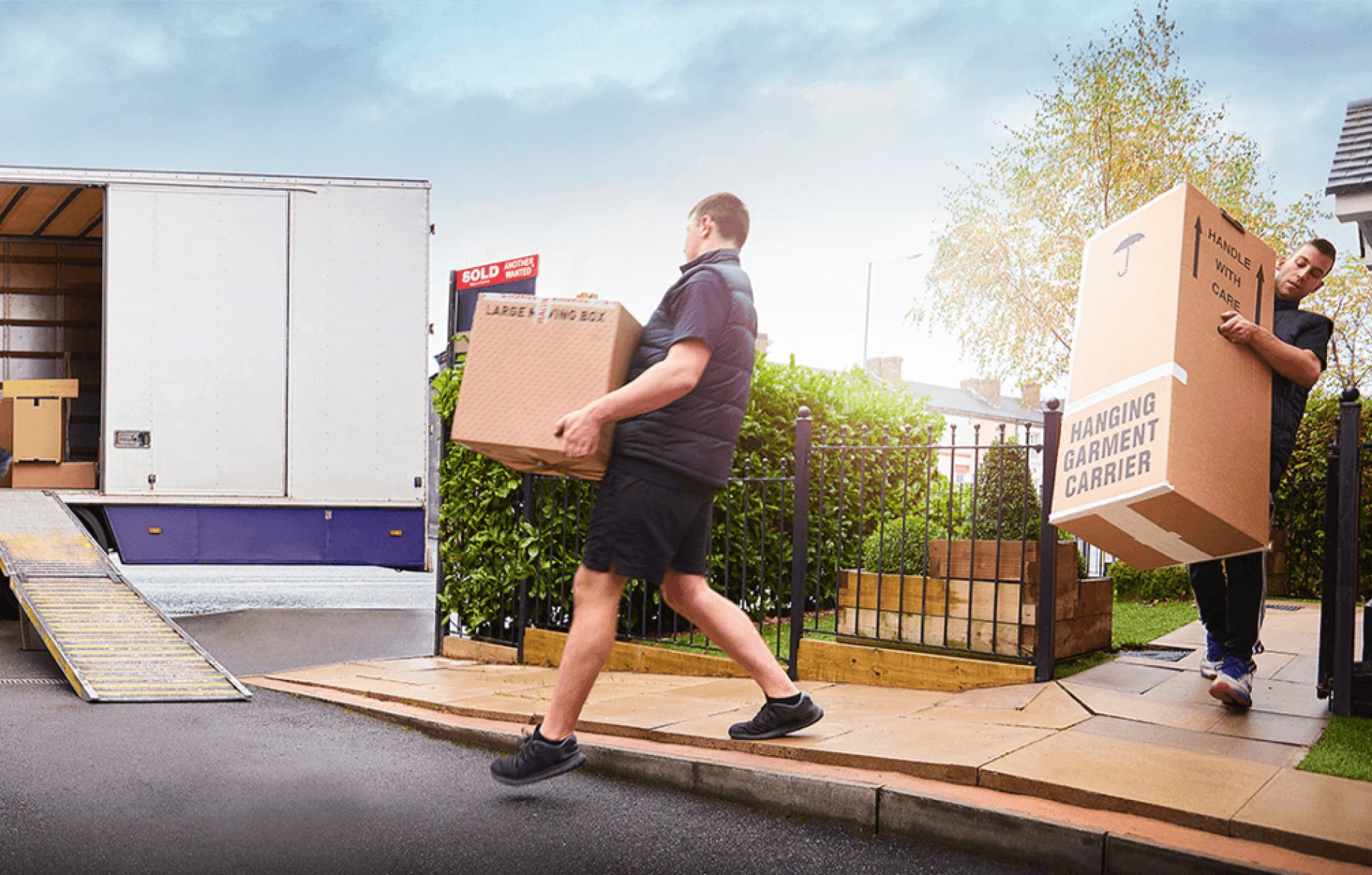 WHAT ARE THE BENEFITS OF HIRING MOVING SERVICES IN LONDON?