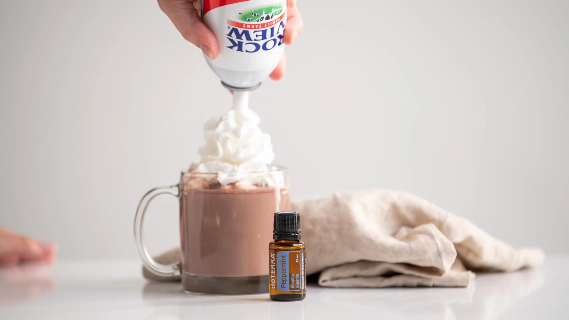 4 Ways to Warm Up Your Home Environment with Essential Oils