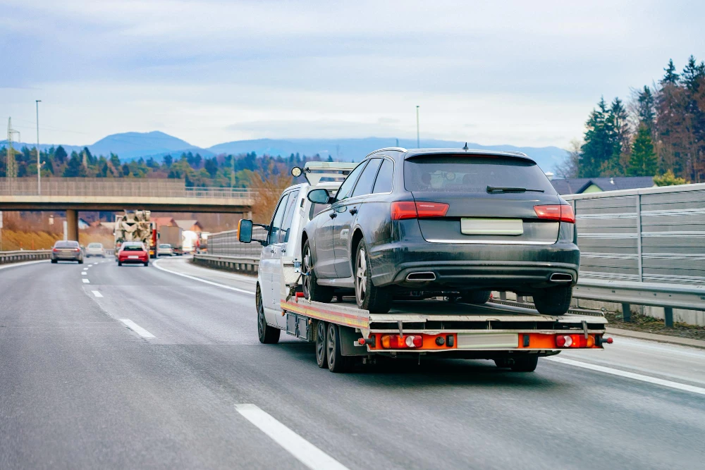 7 Ways to Save Money on a Towing Company