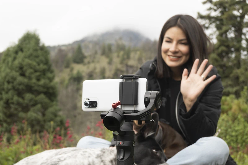 Who are YouTube influencers and what are the benefits of collaborating with them?