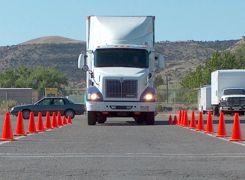 Join the Best Truck Driving School Calgary to Receive Advanced Training