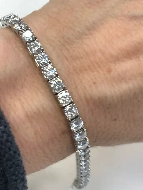 How To Wear Engagement Jewelry Of All Shapes And Sizes