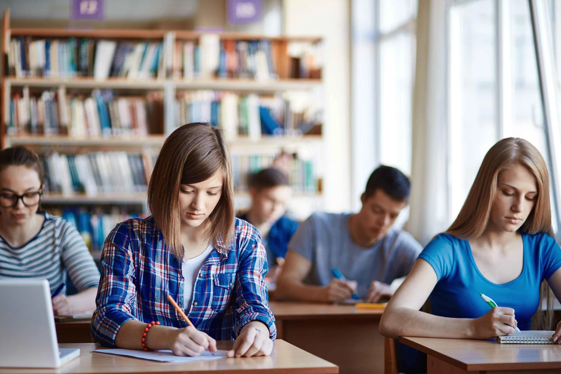 How to Crack Government Exam While Doing a Job | Unoreads