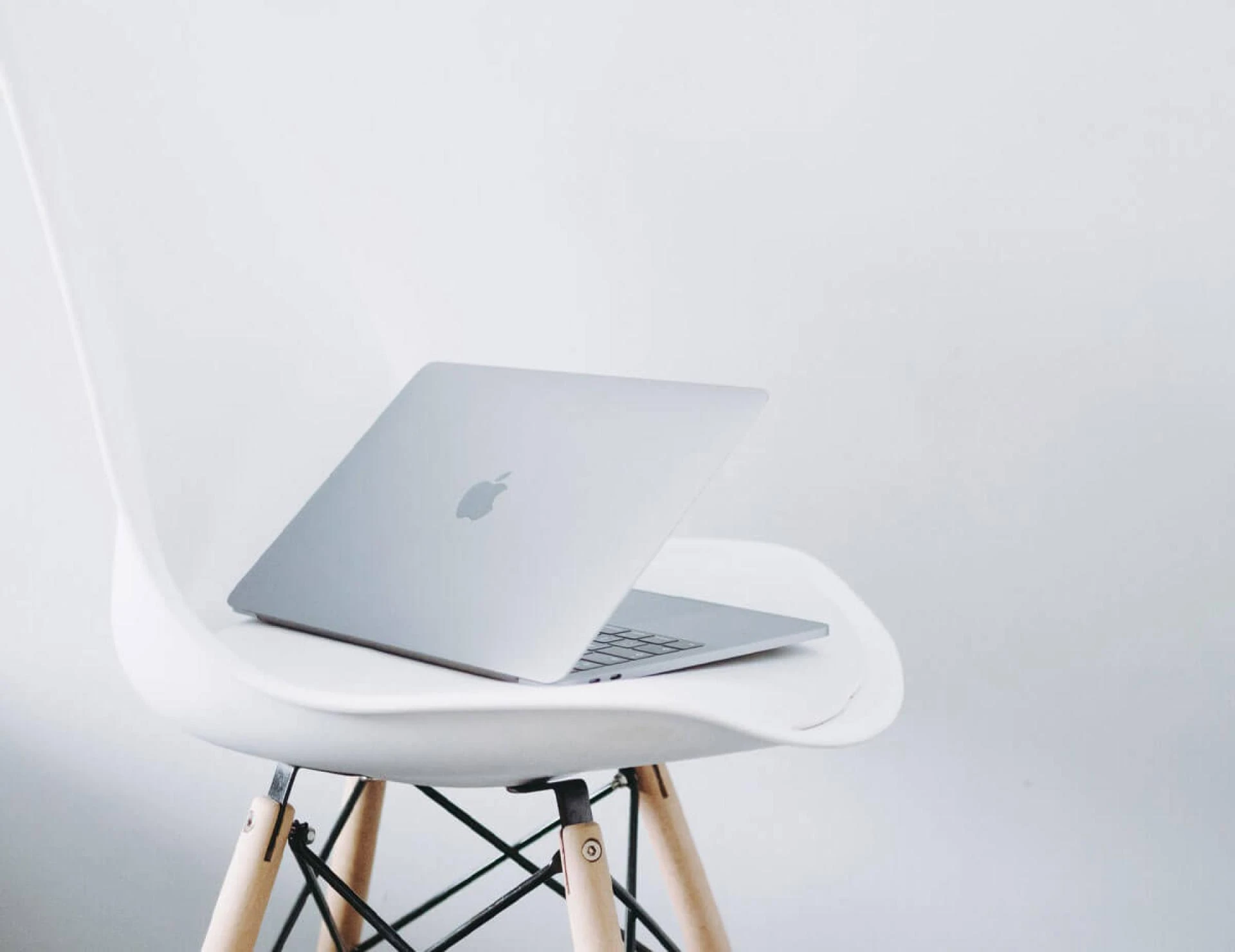 Best MacBook Air case and Best Styluses for iPad 2021 review