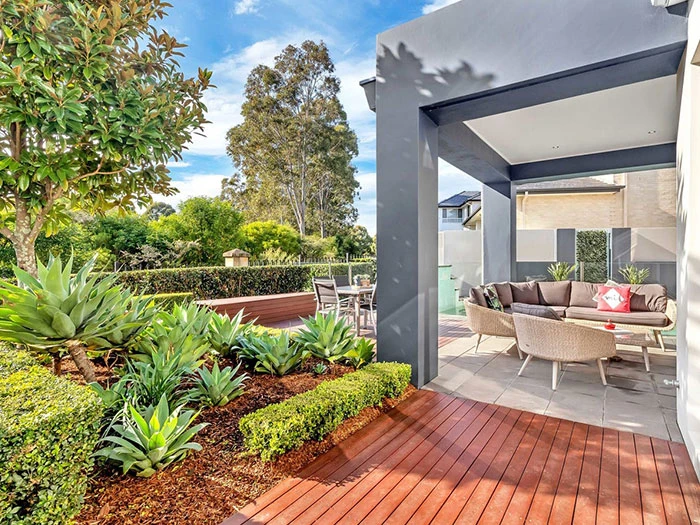 How to Design a Low-Maintenance Landscape That Looks Stunning