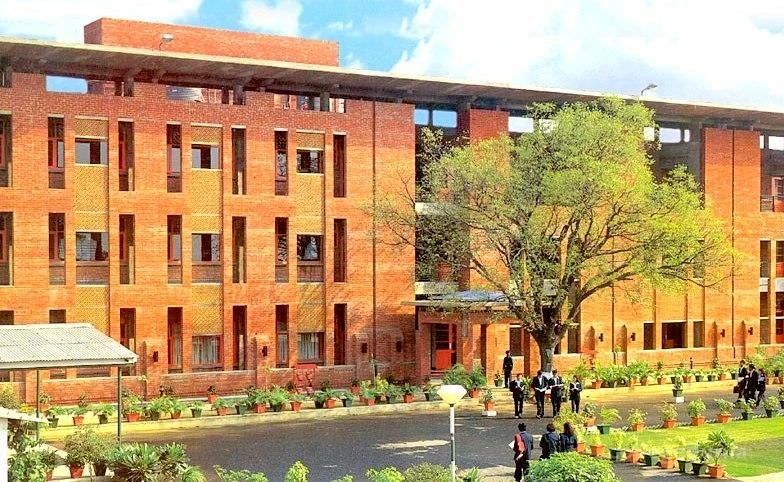 Which is The Best MBA Placement Providing College in Noida?