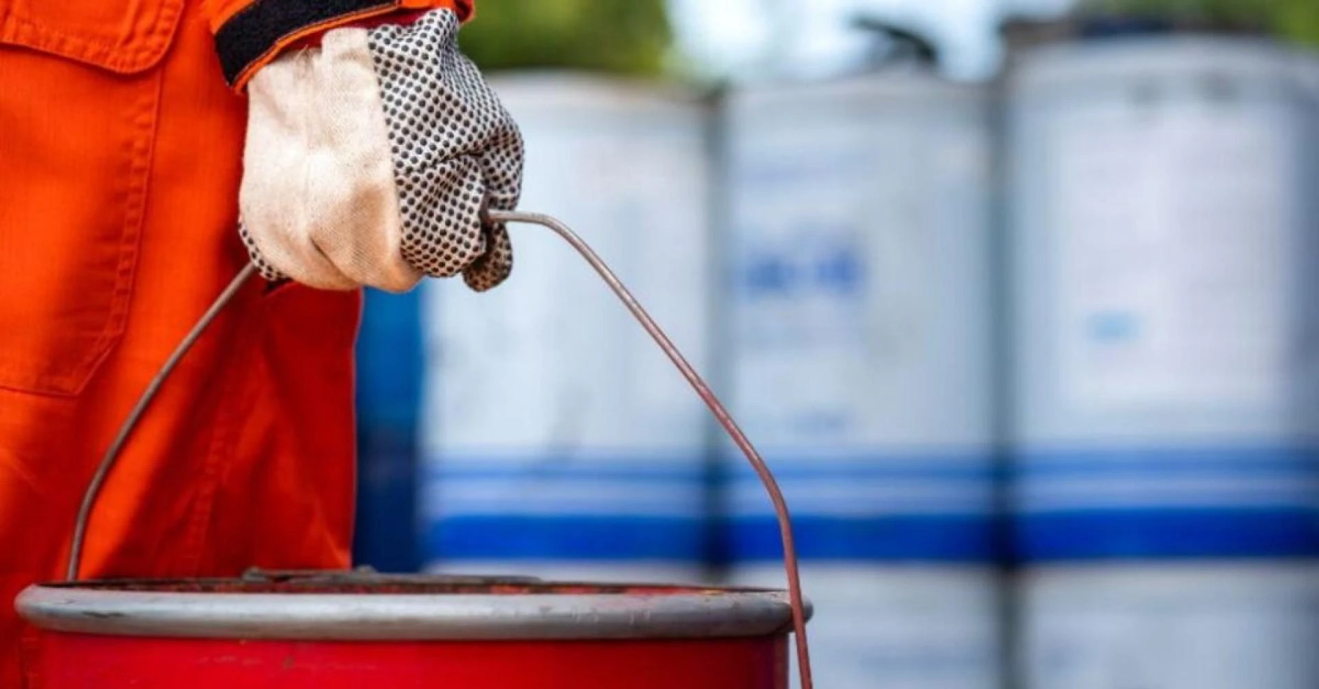 Essential Products for Handling Hazardous Spills and Maintaining Workplace Safety