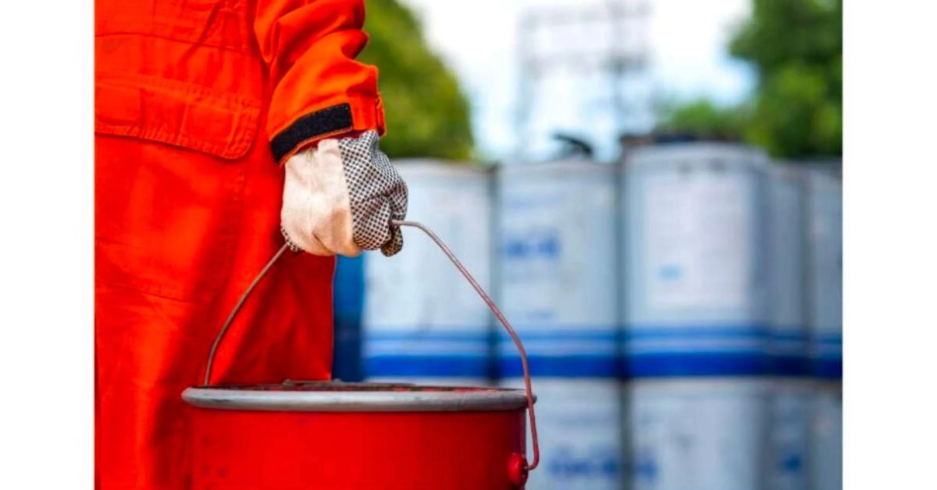 The Essential Guide to Spill Kits and Absorbents