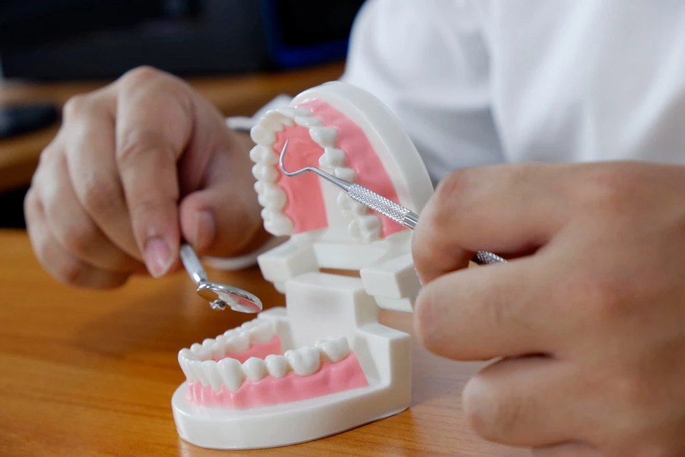 Dental Implants vs. Dentures: Which Is the Right Choice for You?