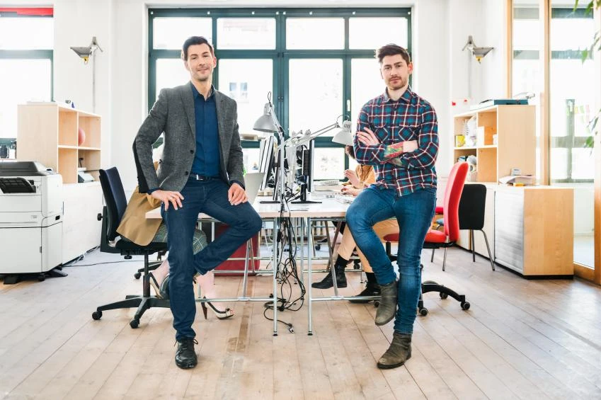 Work in the company to work on the company