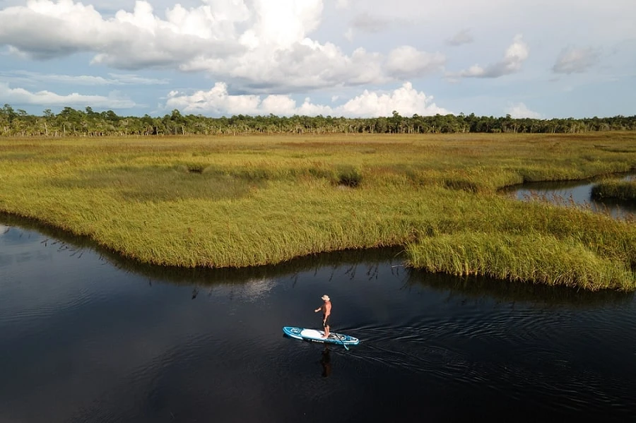 3 Incredible Bays for Paddle Boarding in the US