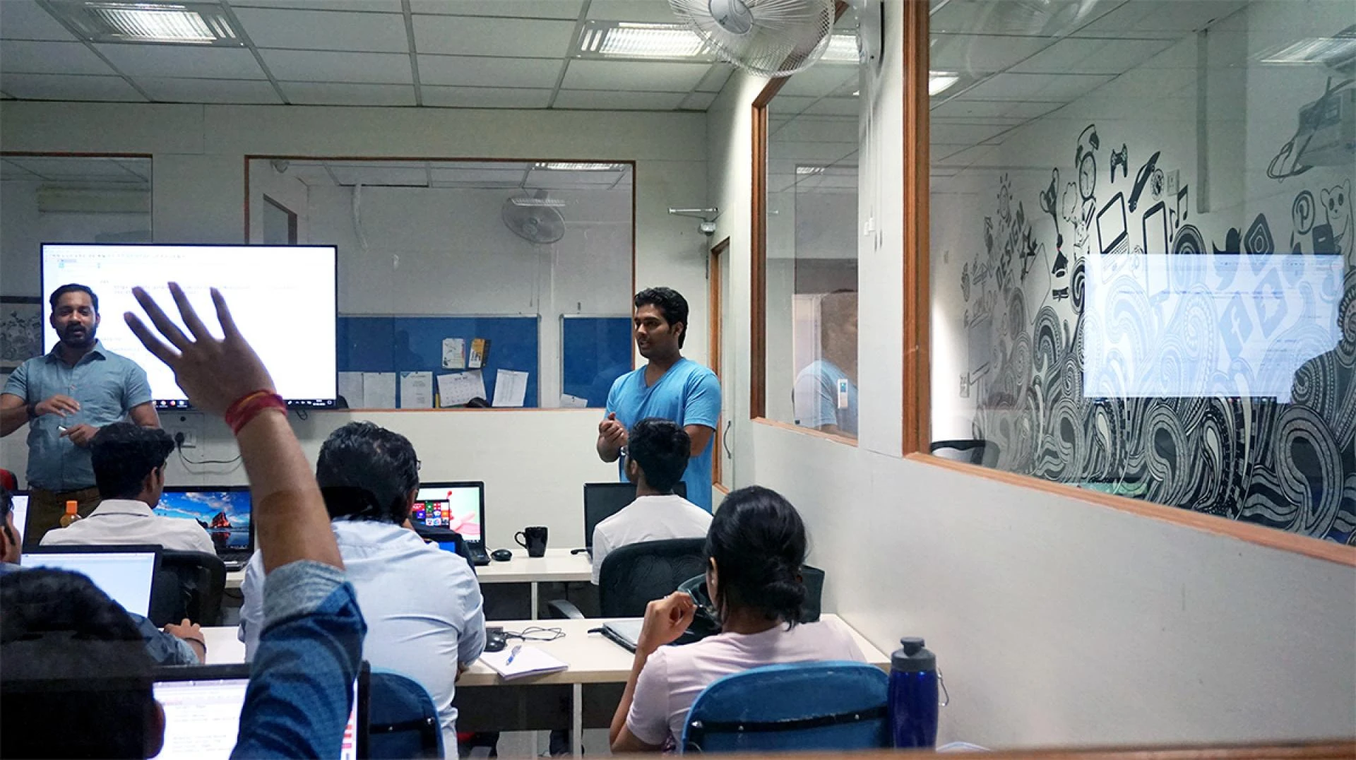 Enhance Your Career by Picking the Graphics Design Courses