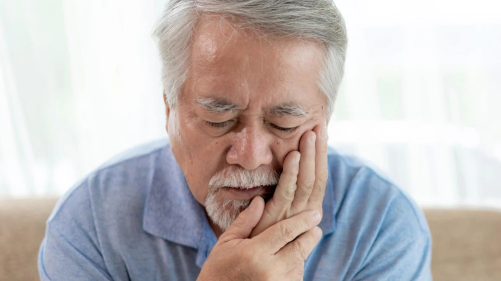 Teeth Problems That Elderly People Face and The Solutions